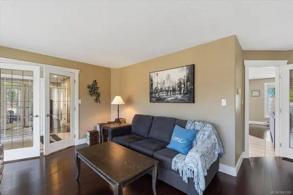 769 Anson Pl, Qualicum Beach, BC V9K 2J4