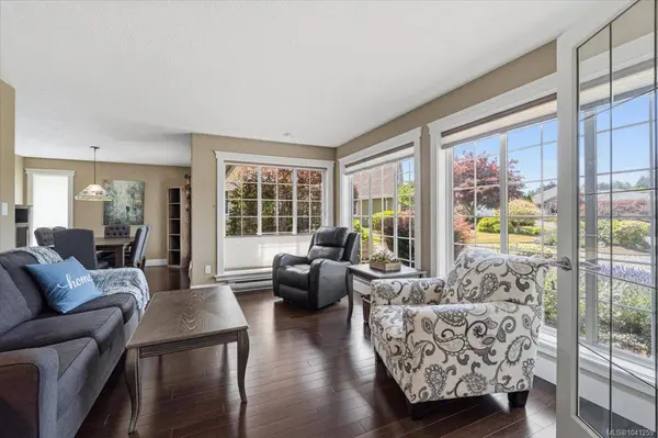769 Anson Pl, Qualicum Beach, BC V9K 2J4