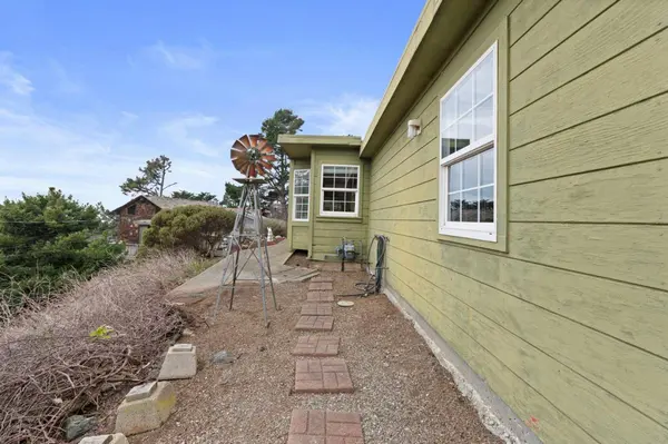 621 Carmel AVE, Pacifica, CA 94044
