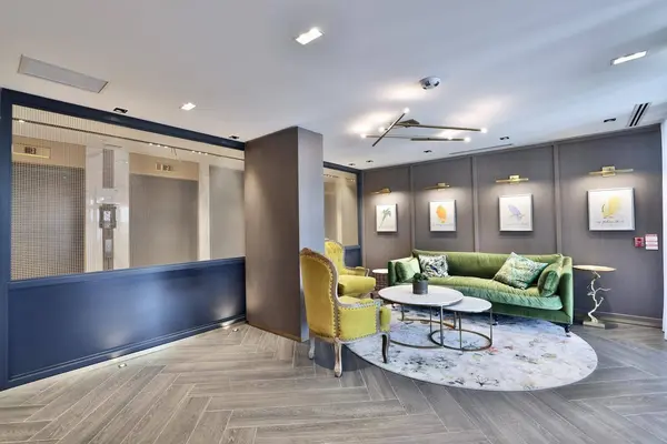 405 Dundas ST W #307, Oakville, ON L6M 5P9