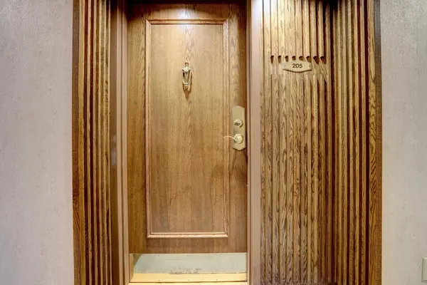 2180 Marine DR #205, Oakville, ON L6L 5V2