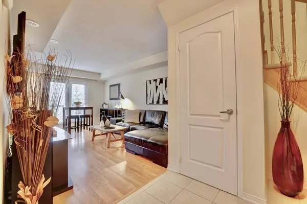 19 Hays BLVD #15, Oakville, ON L6H 0H8