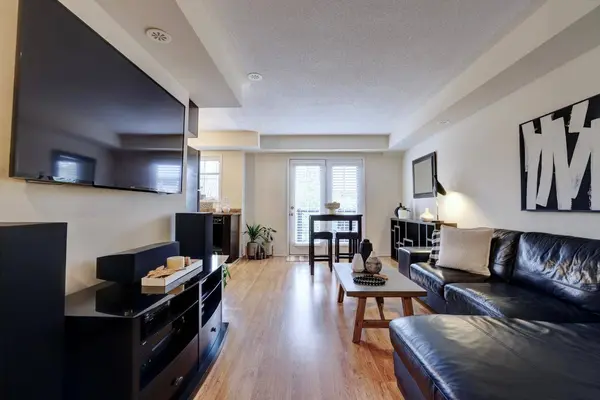 19 Hays BLVD #15, Oakville, ON L6H 0H8