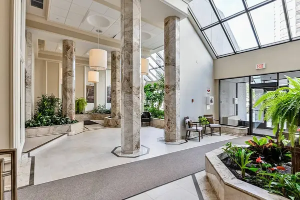 2180 Marine DR #205, Oakville, ON L6L 5V2