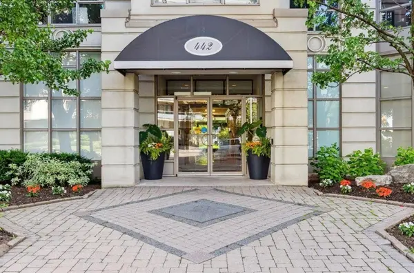 442 Maple AVE #1402