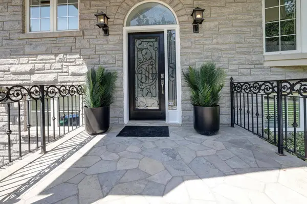 3281 Flanagan CRES, Mississauga, ON L5C 2M7
