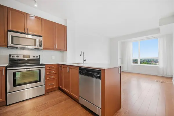 2470 Prince Michael DR #611, Oakville, ON L6H 0G9