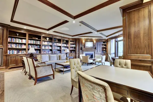 111 Forsythe ST #305, Oakville, ON L6K 3J9