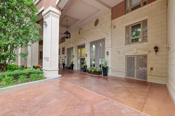 111 Forsythe ST #305, Oakville, ON L6K 3J9