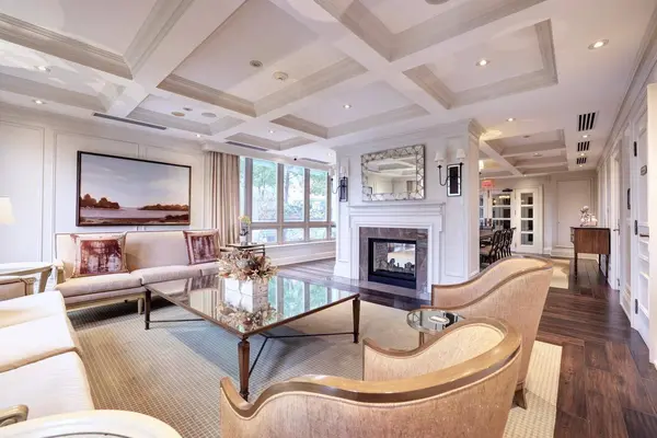 111 Forsythe ST #305, Oakville, ON L6K 3J9