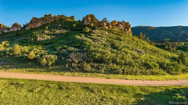 5814 Country Club DR, Larkspur, CO 80118