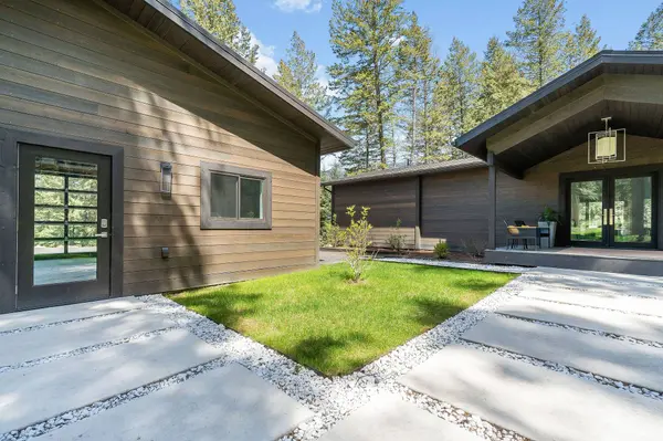 1100 Mooring RD, Columbia Falls, MT 59912