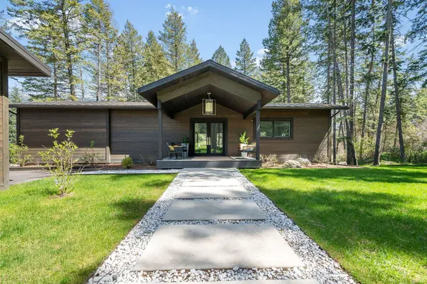 1100 Mooring RD, Columbia Falls, MT 59912