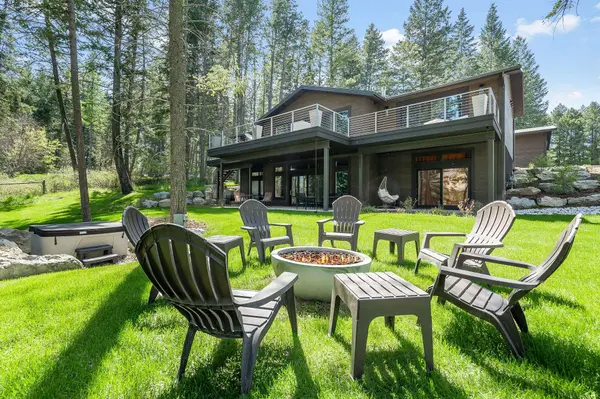 1100 Mooring RD, Columbia Falls, MT 59912