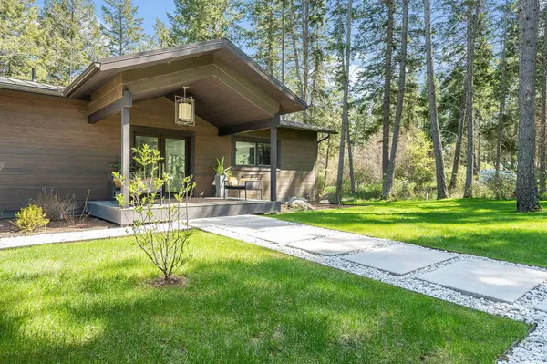 1100 Mooring RD, Columbia Falls, MT 59912