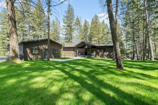 1100 Mooring RD, Columbia Falls, MT 59912