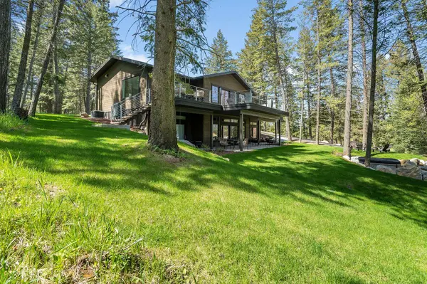 1100 Mooring RD, Columbia Falls, MT 59912