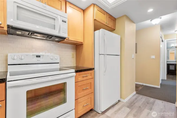 6055 35th AVE SW #207, Seattle, WA 98126