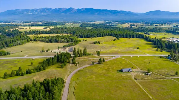 400 Sandy Hill LN, Columbia Falls, MT 59912