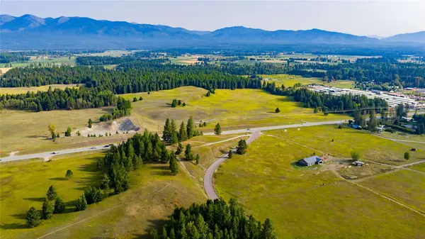 400 Sandy Hill LN, Columbia Falls, MT 59912