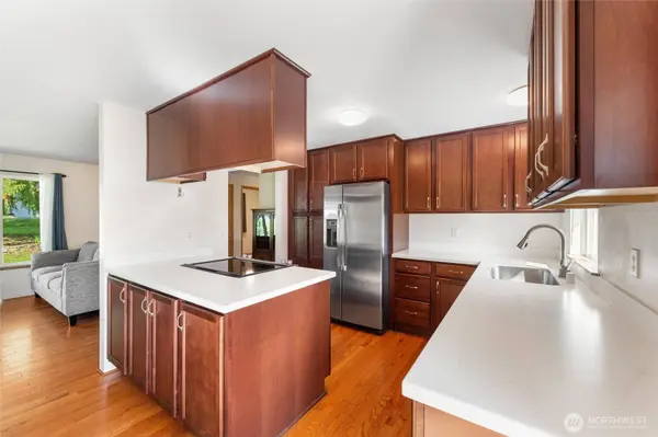 9606 210th AVE E, Bonney Lake, WA 98391