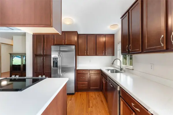 9606 210th AVE E, Bonney Lake, WA 98391