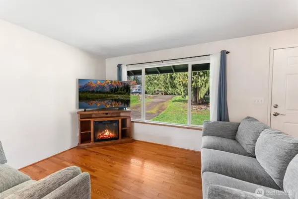 9606 210th AVE E, Bonney Lake, WA 98391