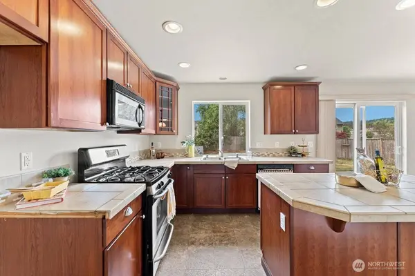 209 Burr ST NE, Orting, WA 98360