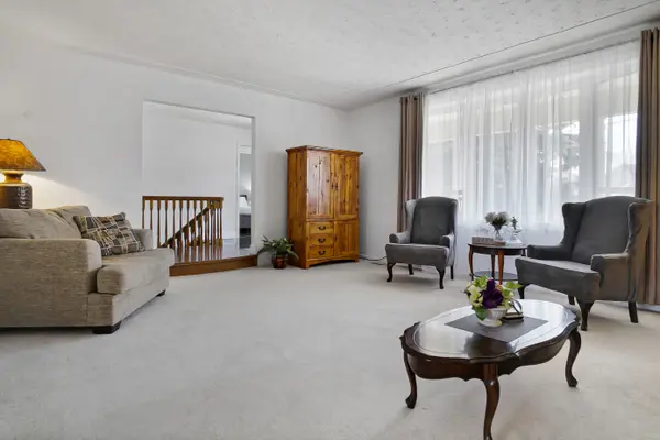 128 Carson Drive, Kitchener, ON N2B 2Z2