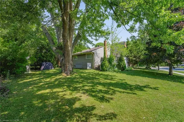 31 Mulberry Lane, Waterloo, ON N2L 5L4