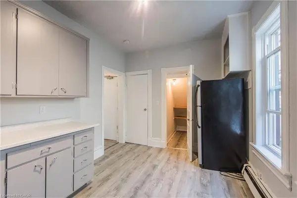 71 Wellington Street N #1, Kitchener, ON N2H 5J5