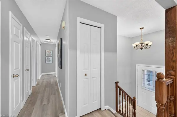 121 Southwood Drive, Kitchener, ON N2E 2J1