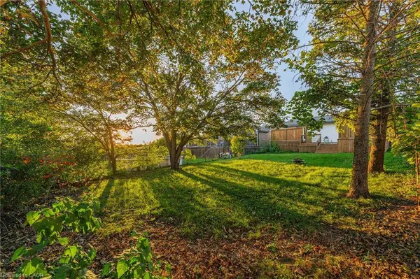 121 Southwood Drive, Kitchener, ON N2E 2J1