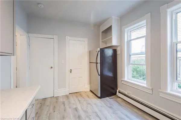 71 Wellington Street N #1, Kitchener, ON N2H 5J5