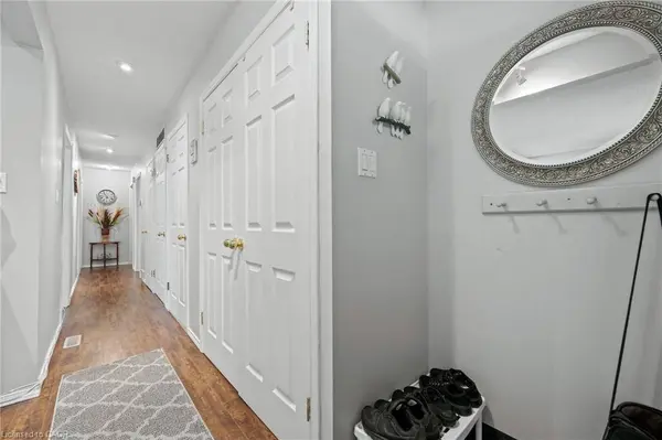 31 Mulberry Lane, Waterloo, ON N2L 5L4
