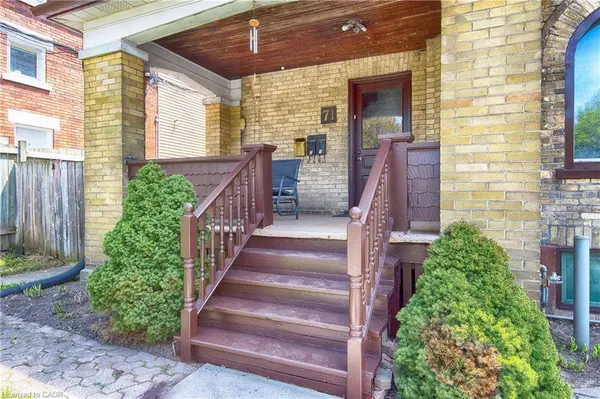 71 Wellington Street N #1, Kitchener, ON N2H 5J5