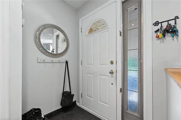 31 Mulberry Lane, Waterloo, ON N2L 5L4