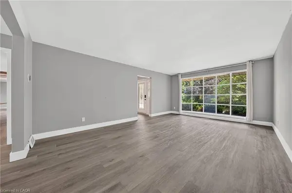 256 Shakespeare Drive, Waterloo, ON N2L 2T6