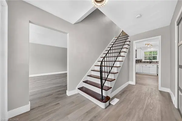 256 Shakespeare Drive, Waterloo, ON N2L 2T6