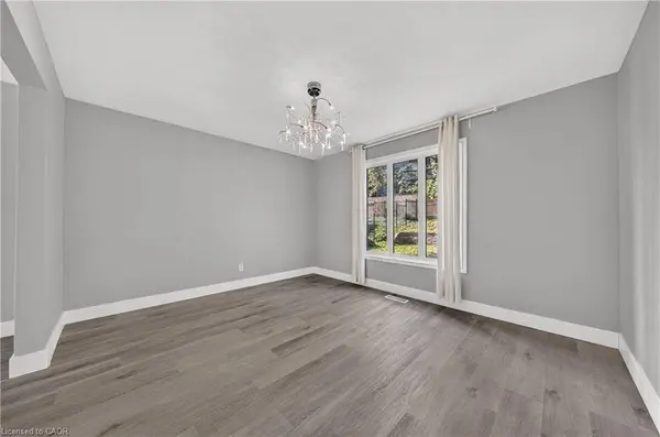 256 Shakespeare Drive, Waterloo, ON N2L 2T6