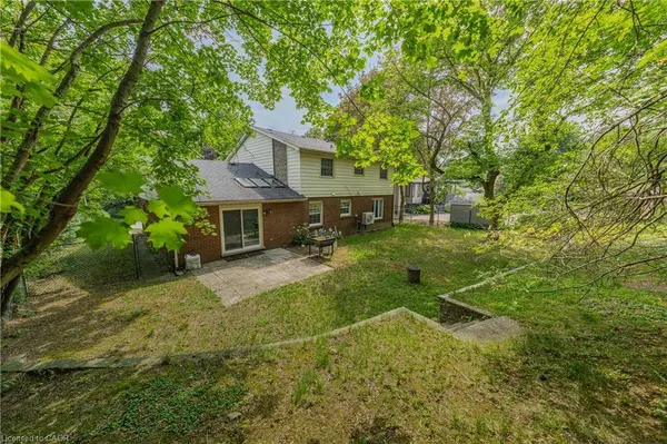 256 Shakespeare Drive, Waterloo, ON N2L 2T6