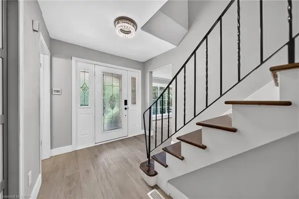 256 Shakespeare Drive, Waterloo, ON N2L 2T6