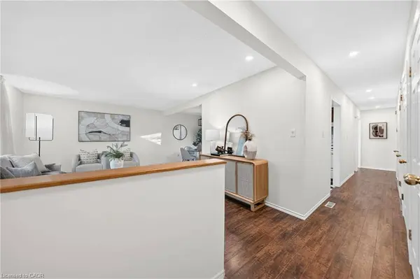 31 Mulberry Lane, Waterloo, ON N2L 5L4
