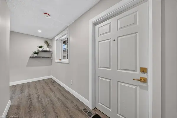 3 Ivy Lane Court #lower, Kitchener, ON N2N 3P8