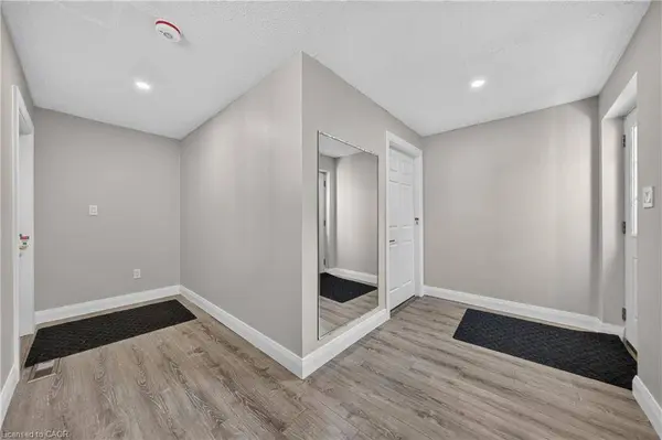 3 Ivy Lane Court #lower, Kitchener, ON N2N 3P8