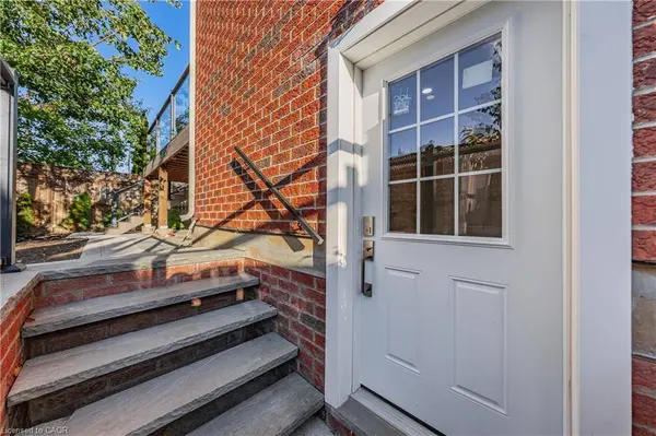 3 Ivy Lane Court #lower, Kitchener, ON N2N 3P8