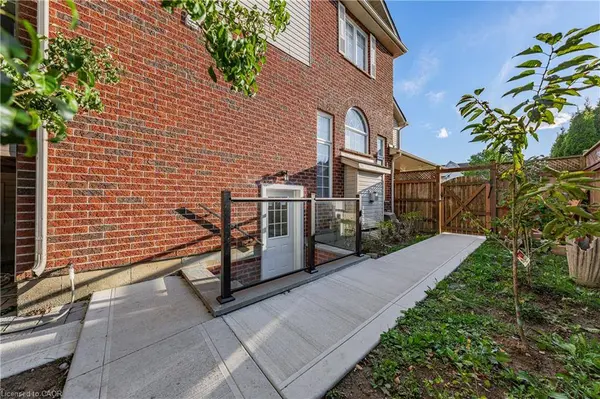 3 Ivy Lane Court #lower, Kitchener, ON N2N 3P8
