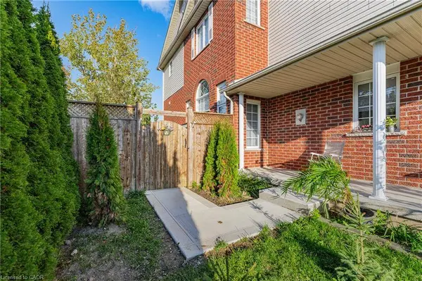 3 Ivy Lane Court #lower, Kitchener, ON N2N 3P8