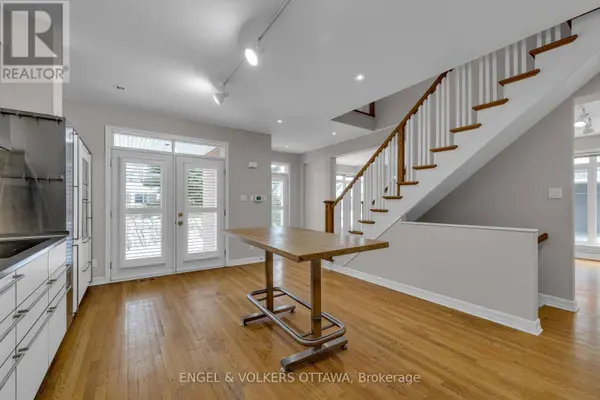 145 MANORHILL PRIVATE, Ottawa, ON K1H2J3
