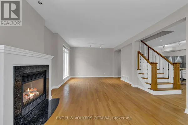 145 MANORHILL PRIVATE, Ottawa, ON K1H2J3